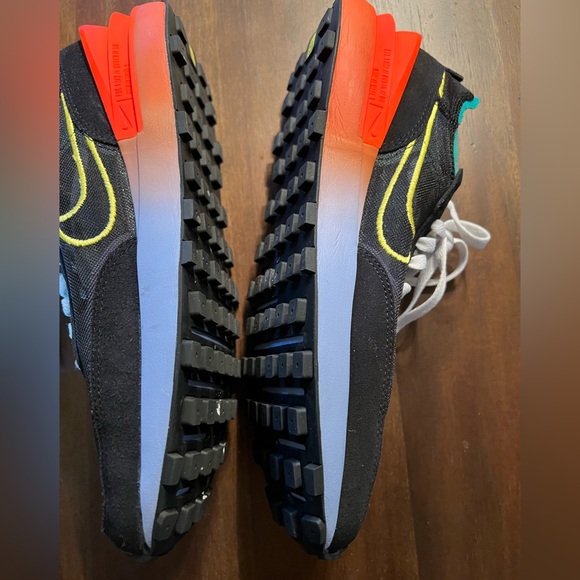 Size 10 Mens Nike Waffle One Shoes Black Yellow Strike Crimson DM9049-001 - Picture 4 of 9